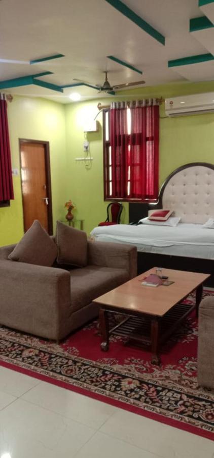 Jaya Palace Hotel By Wb Inn Dhaulpur Exterior foto